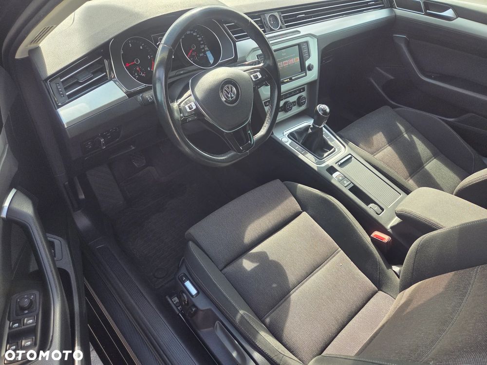 Volkswagen Passat 2.0 TDI (BlueMotion Technology) Comfortline - 12