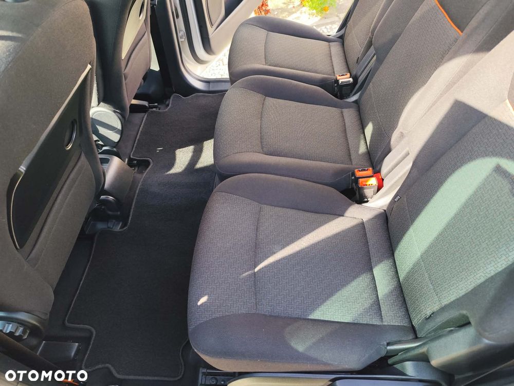 Ford Galaxy - 13
