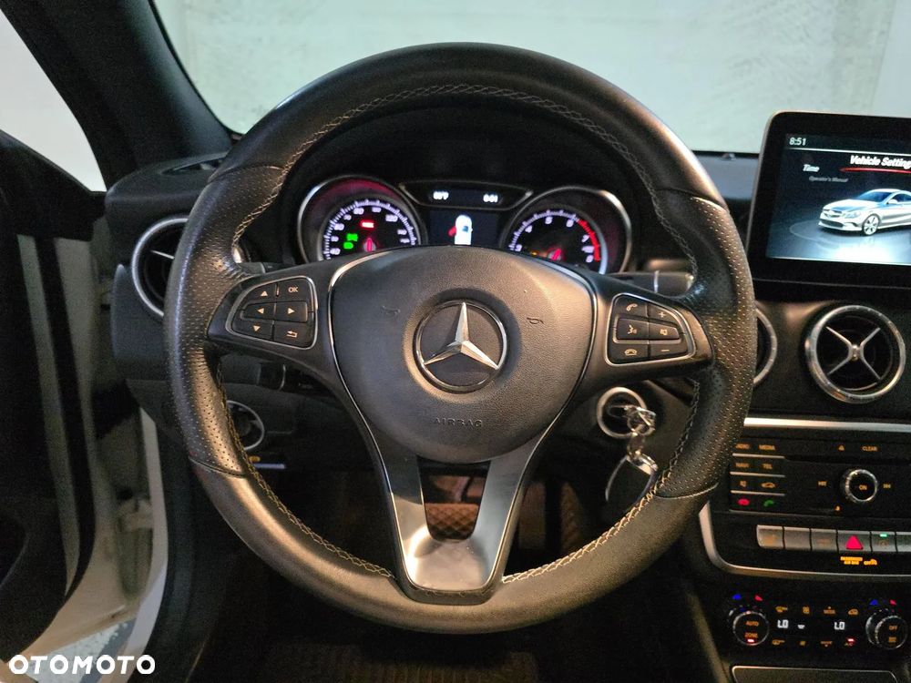Mercedes-Benz CLA 250 4Matic 7G-DCT - 13