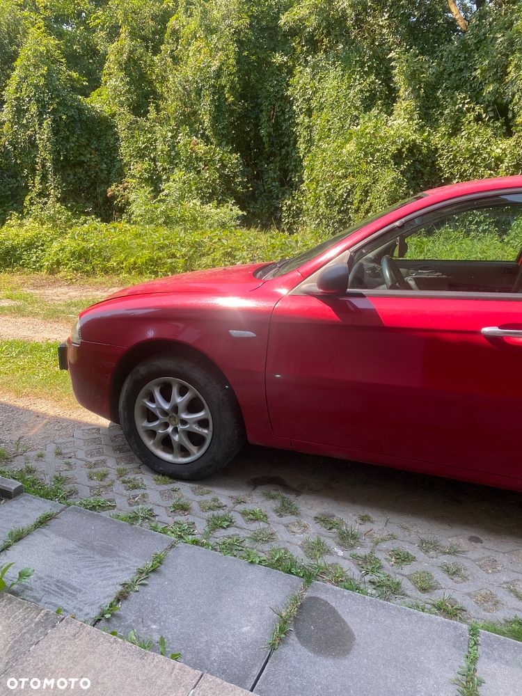 Alfa Romeo 147 1.9 JTDM 8V - 4