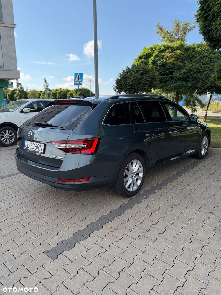 Skoda Superb 2.0 TDI Ambition - 4