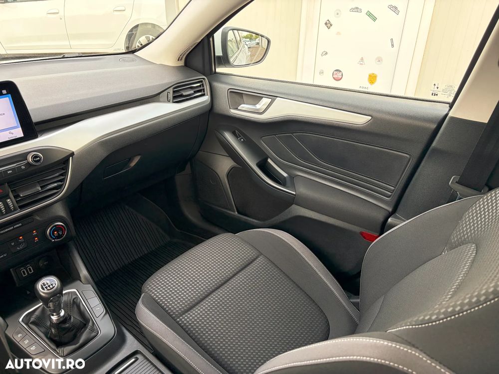 Ford Focus 1.0 EcoBoost Connected - 29