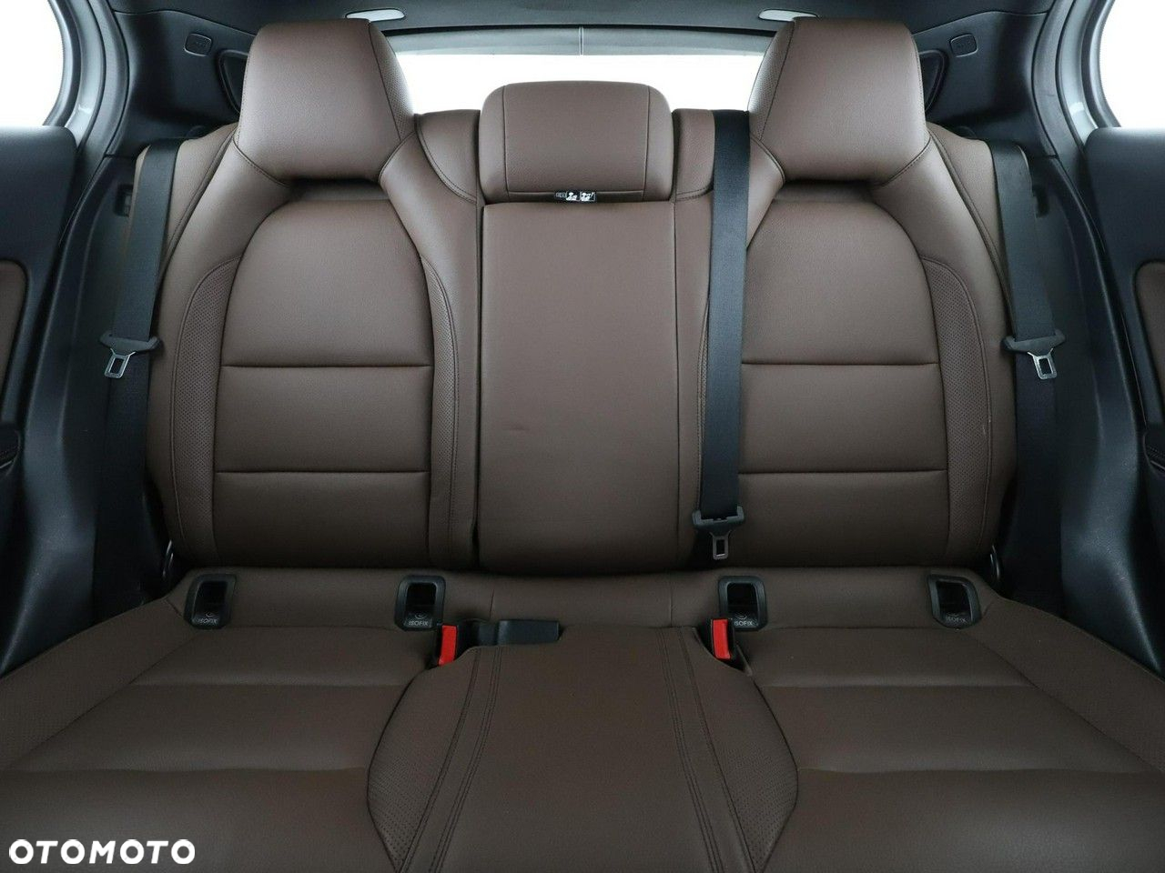 Mercedes-Benz GLA 250 4Matic 7G-DCT - 18
