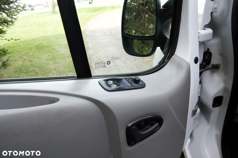 Renault Trafic - 25