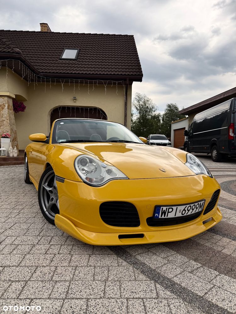 Porsche 911 Carrera 4 - 2