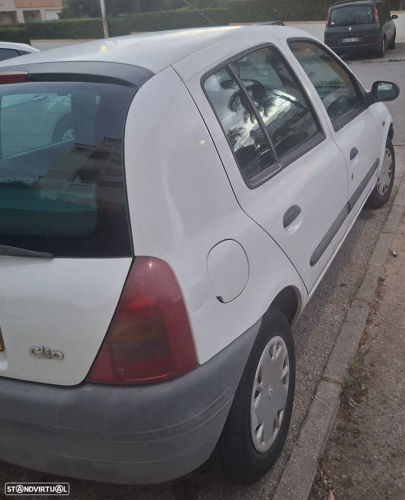 Renault Clio - 12