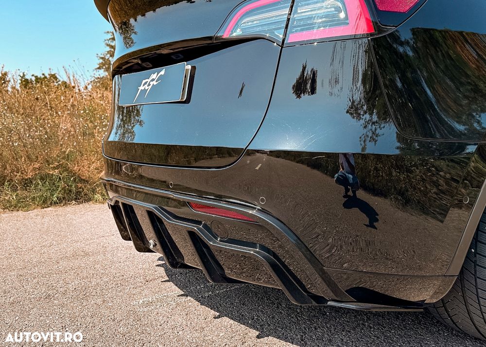 Tesla Model Y AWD Performance - 8