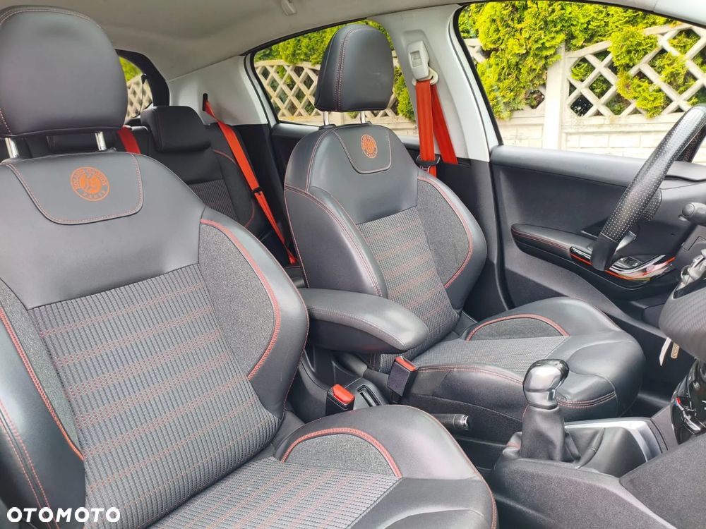 Peugeot 208 - 18