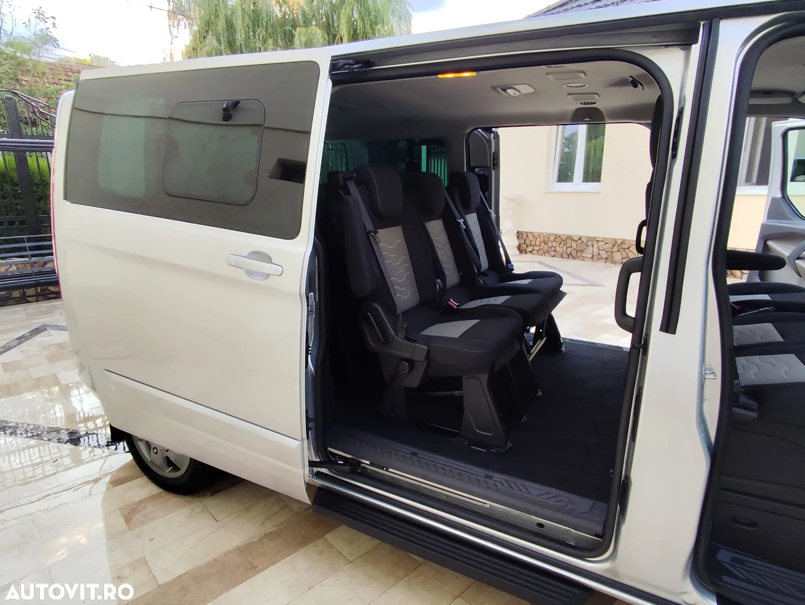 Ford Tourneo Custom - 16