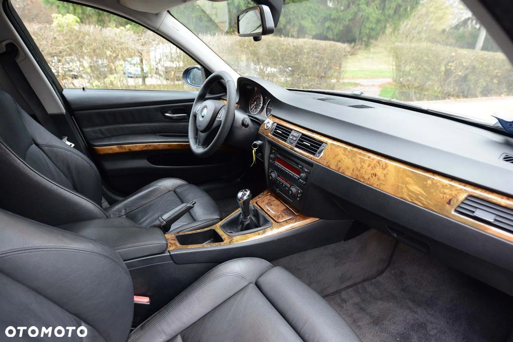 BMW Seria 3 320d Touring - 27