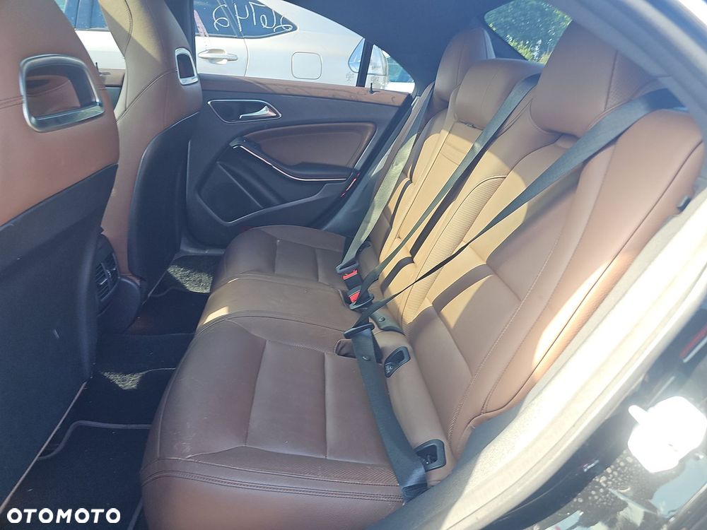 Mercedes-Benz CLA 250 4Matic 7G-DCT AMG Line - 14