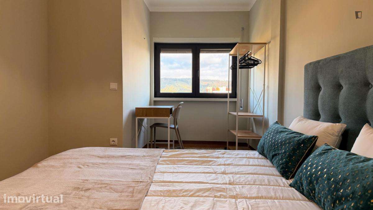 Quarto - localizado em Olivais Coimbra - Grande imagem: 2/12