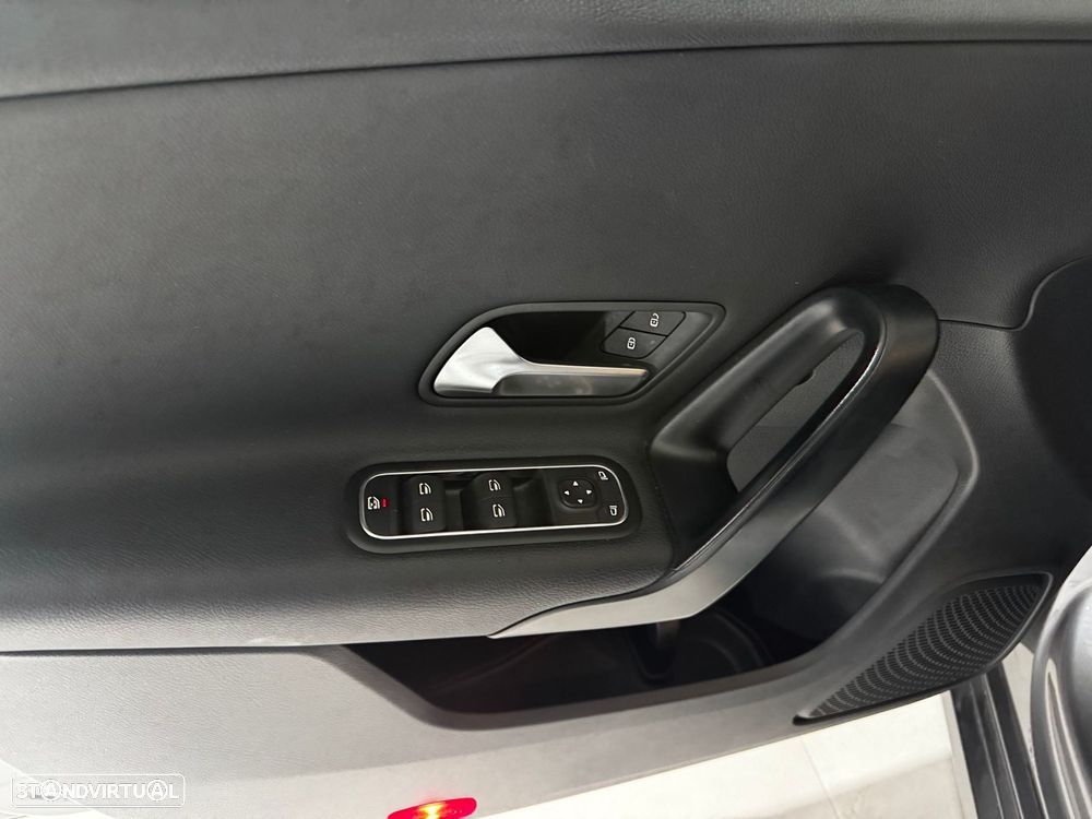 Mercedes-Benz CLA 180 d Business Solutions Frota Aut. - 17