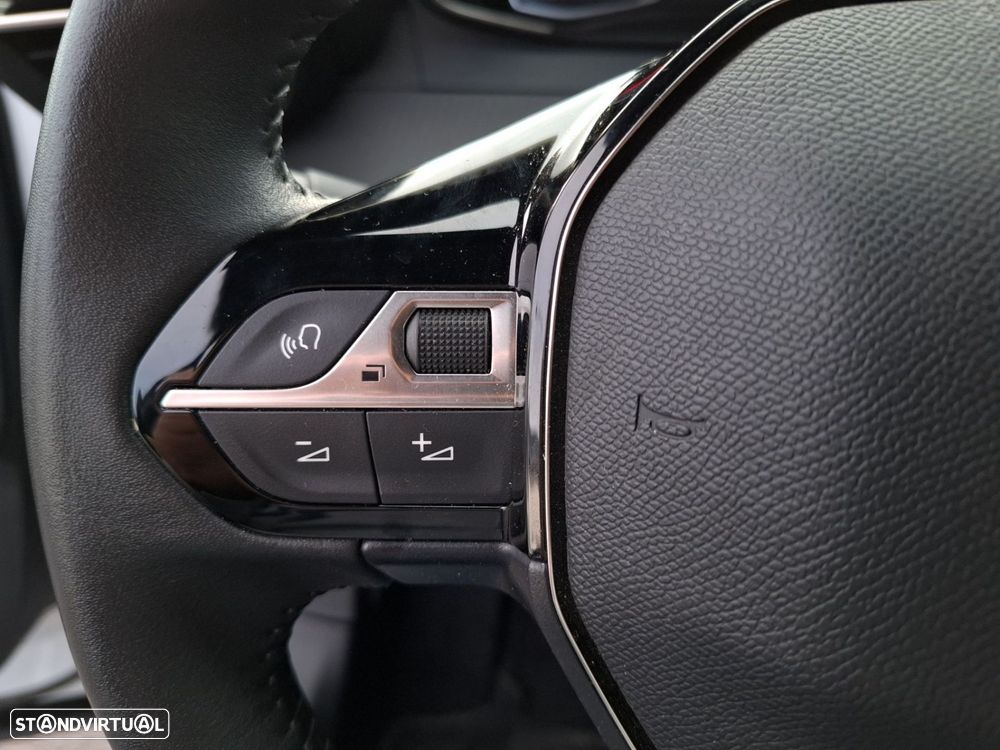 Peugeot 2008 1.2 PureTech Active - 16