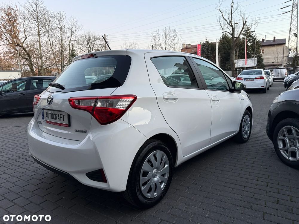 Toyota Yaris Hybrid 100 Active - 24