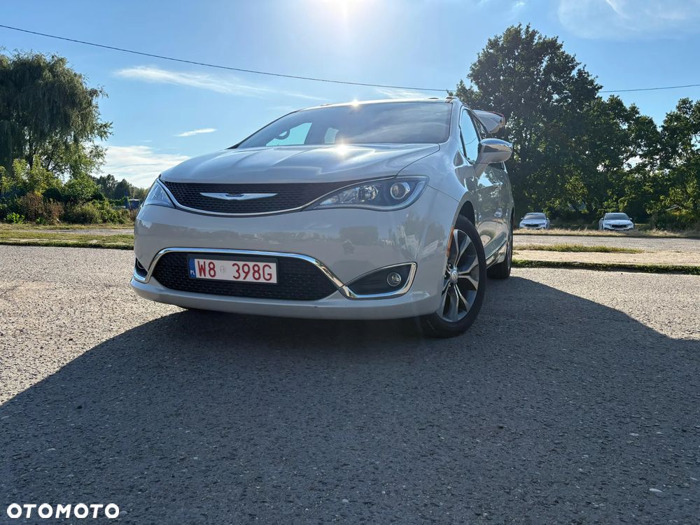 Chrysler Pacifica - 1