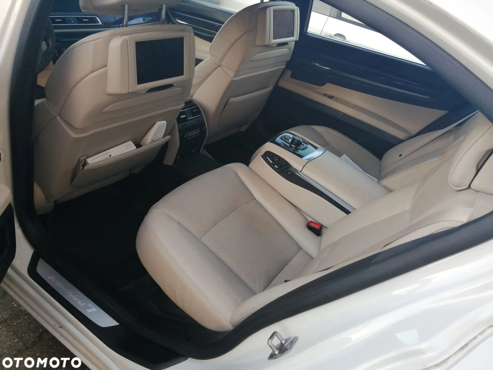 BMW Seria 7 750Li - 14