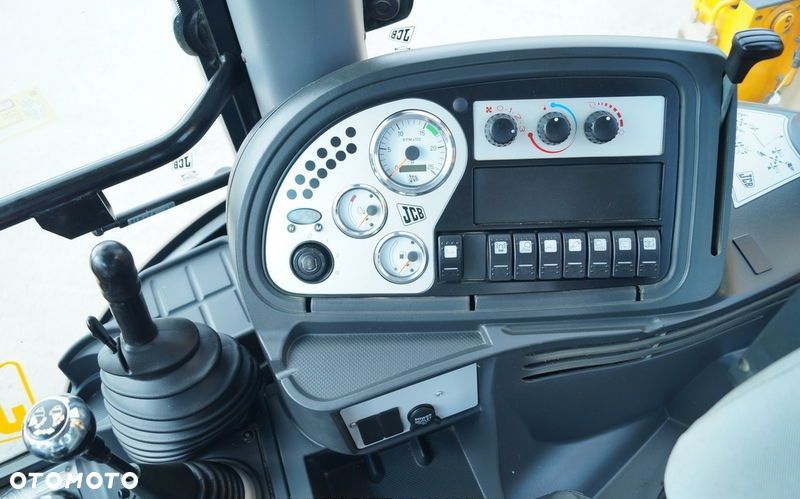 JCB 4CX - 13
