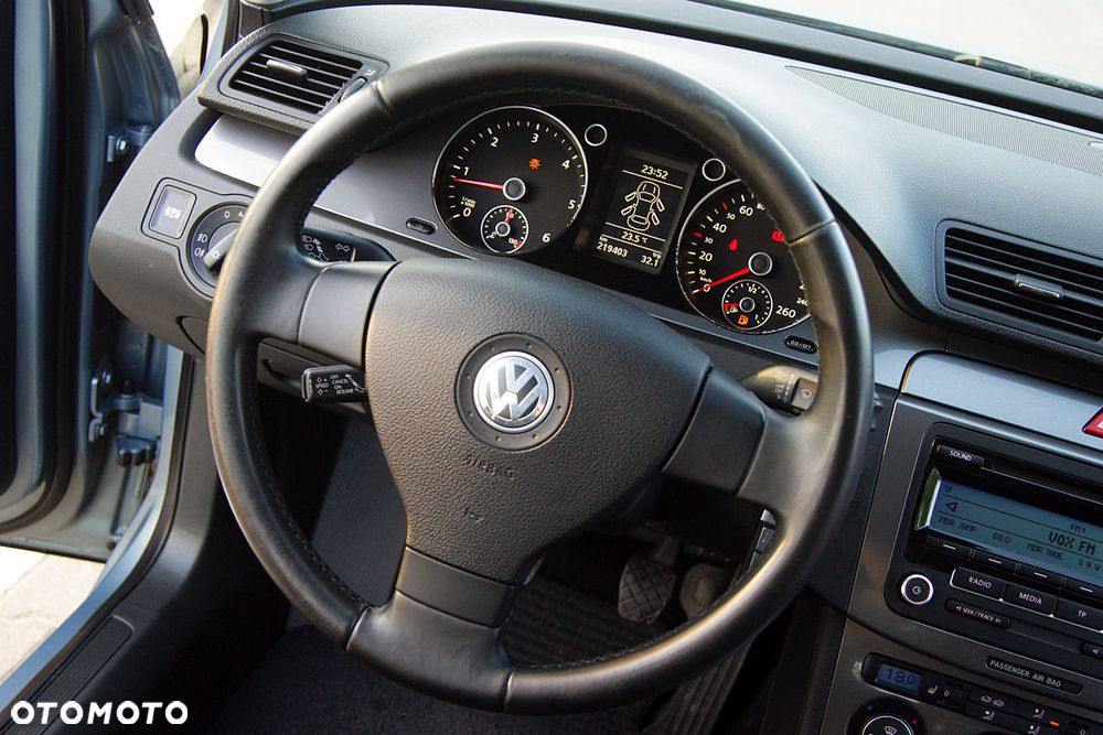 Volkswagen Passat 2.0 TDI DPF BlueMotion Technology Comfortline - 30