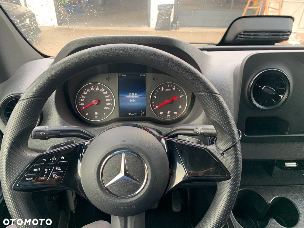 Mercedes-Benz Sprinter - 2