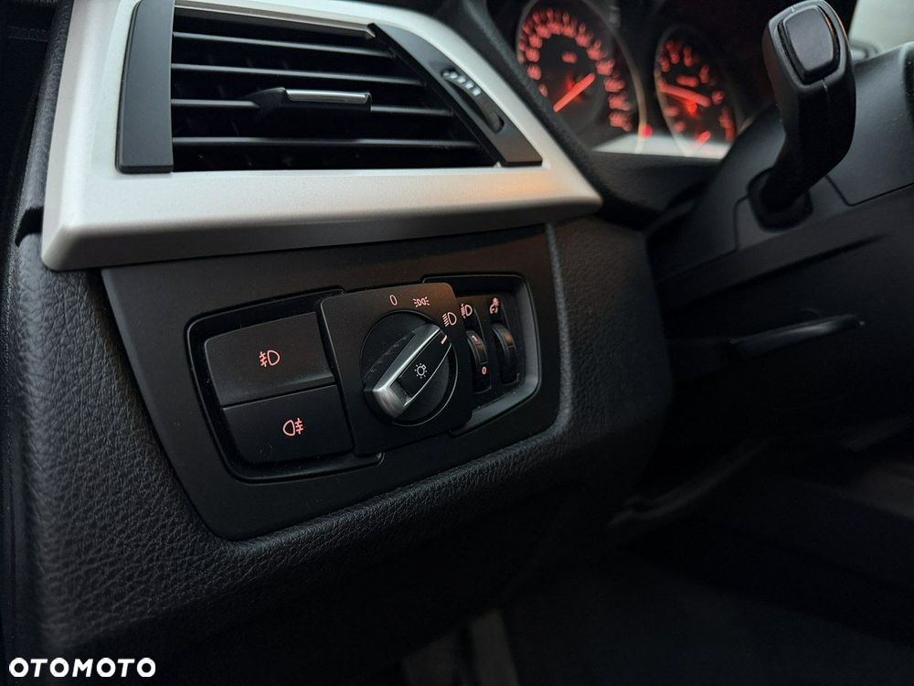 BMW Seria 3 316i - 21