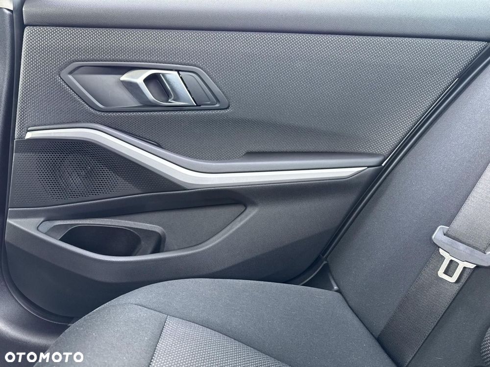 BMW Seria 3 - 31