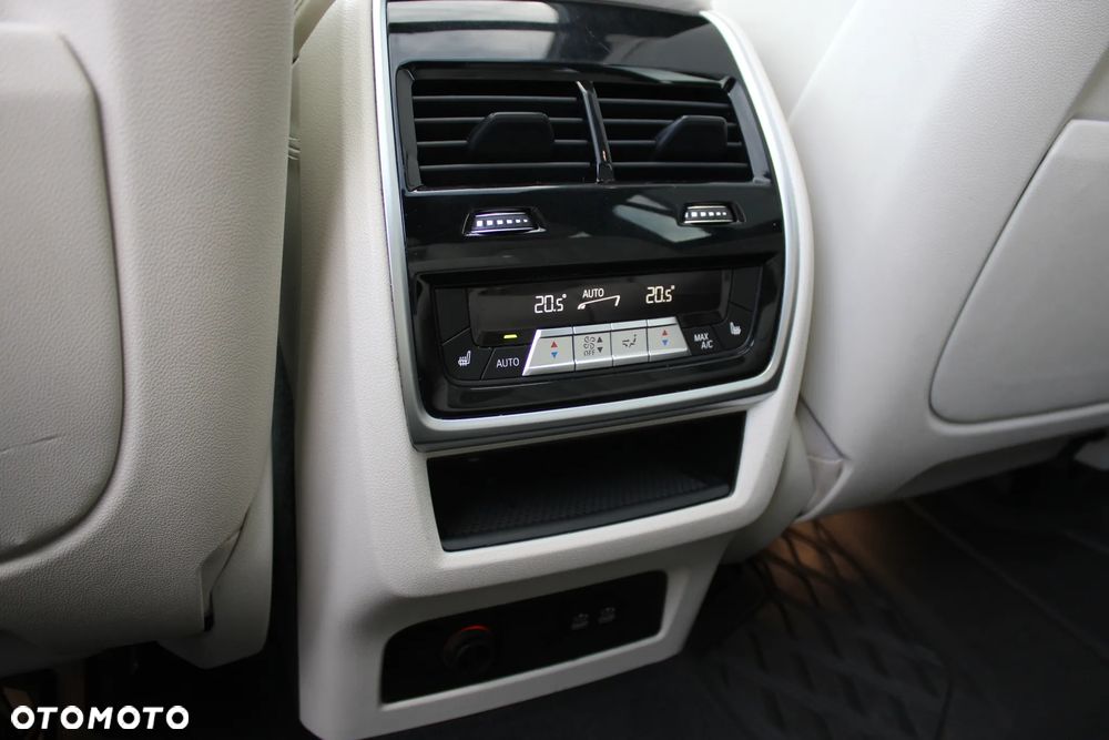 BMW X7 M50d sport - 30