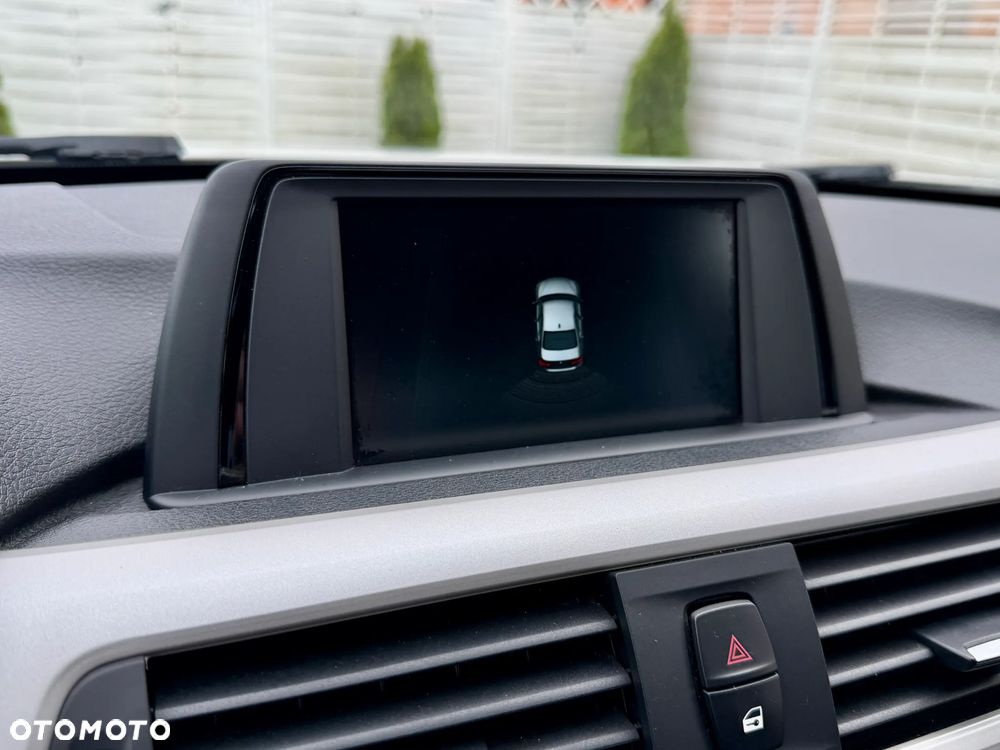 BMW Seria 3 318i - 16