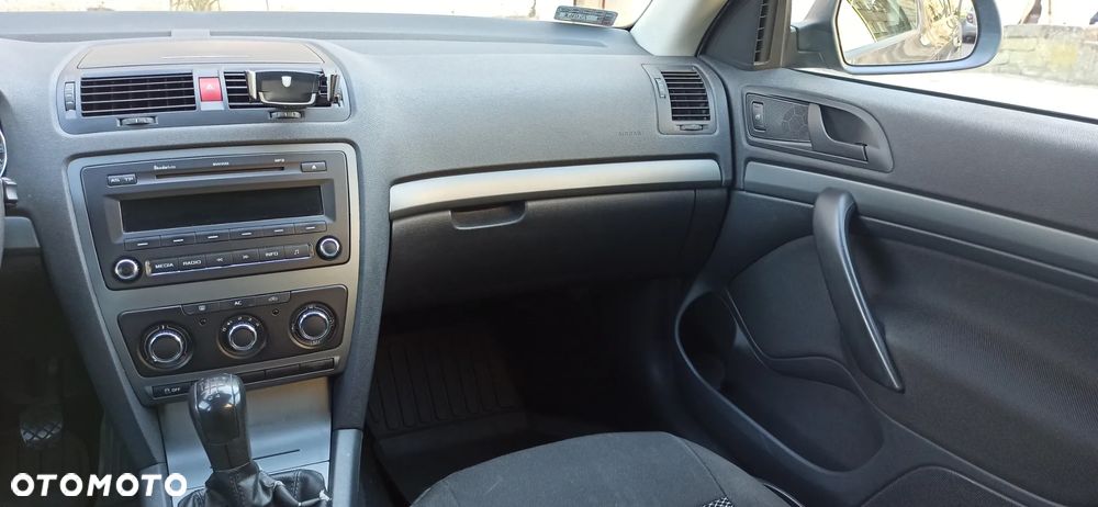 Skoda Octavia 1.6 Tour - 8