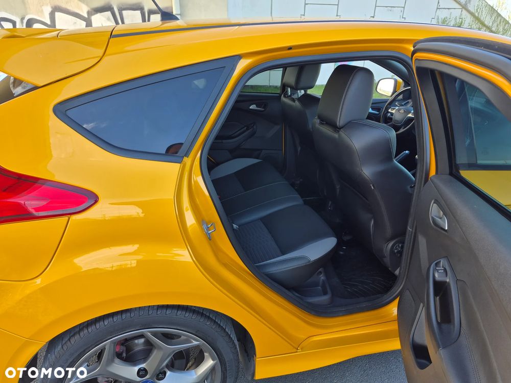 Ford Focus 2.0 EcoBoost ST mit Leder-Exclusiv-Paket - 16