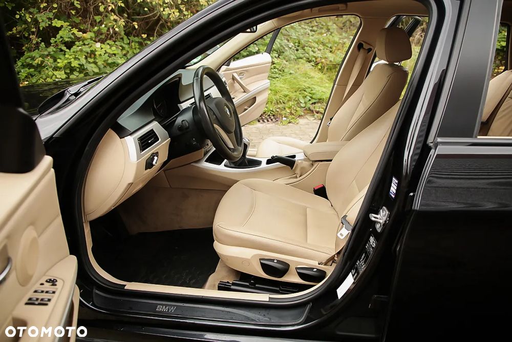 BMW Seria 3 318i - 23
