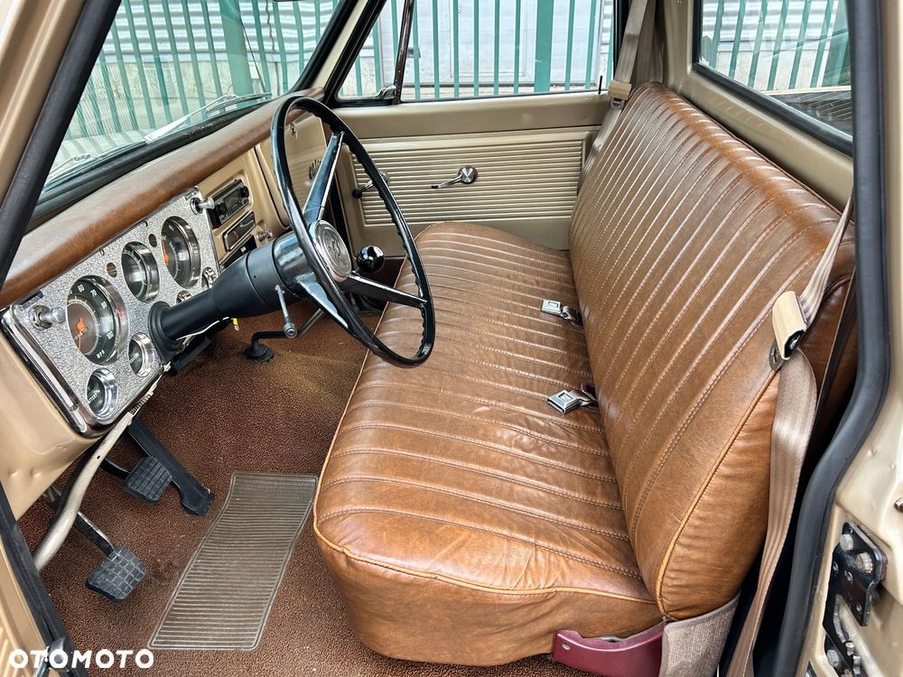 Chevrolet C-20 - 12