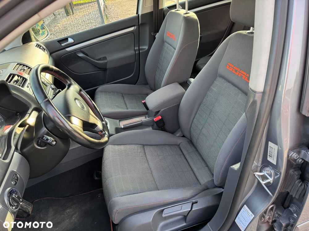 Volkswagen Golf - 34