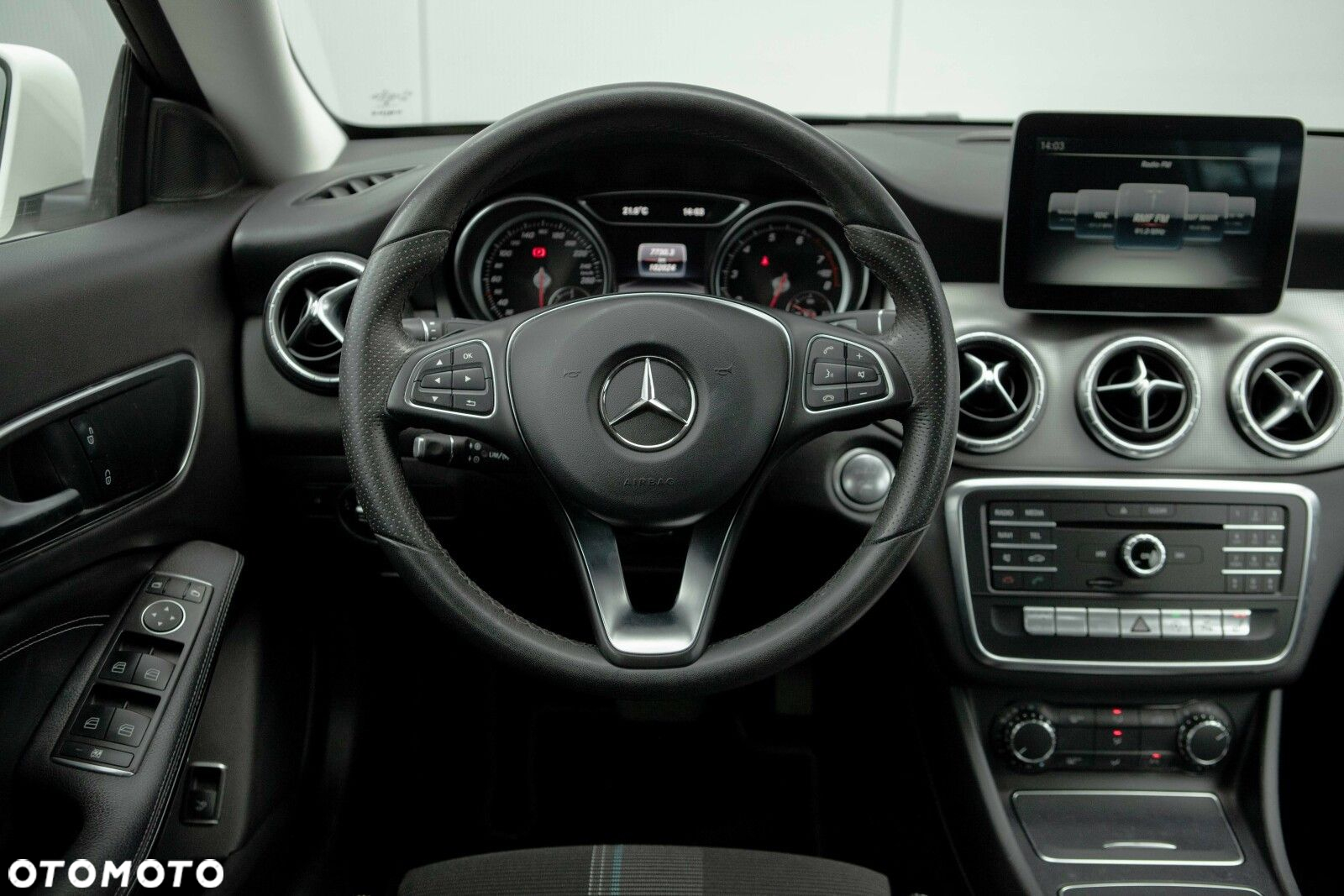 Mercedes-Benz CLA 180 7G-DCT - 23