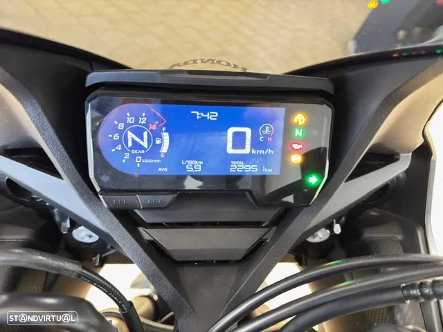 Honda CBR 650R - 4