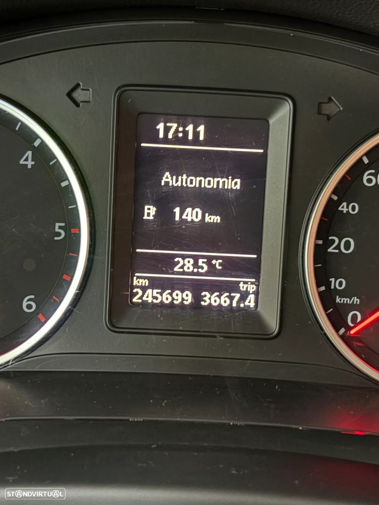VW Tiguan 2.0 TDi Sport BlueMotion - 16