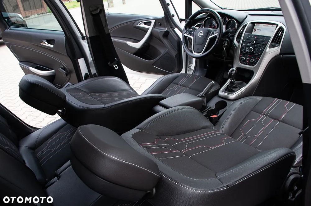 Opel Astra 1.6 Turbo 150 Jahre - 25