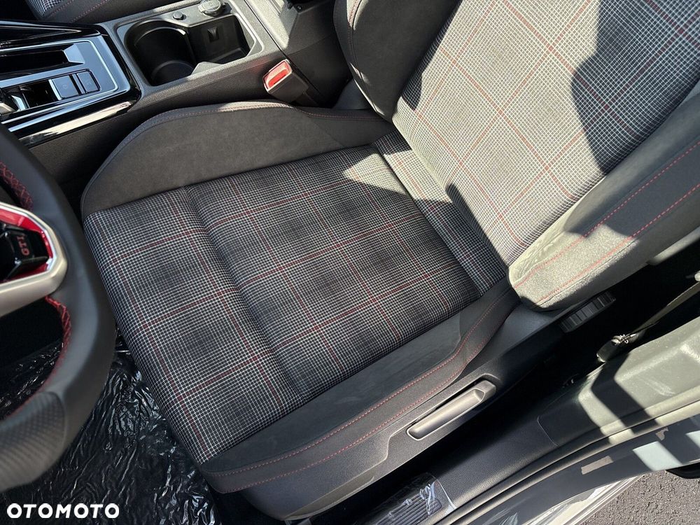 Volkswagen Golf - 12