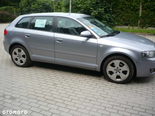 Audi A3 1.6 FSI Sportback Ambiente - 2