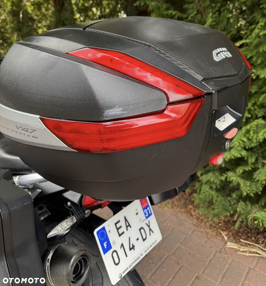 BMW F - 22