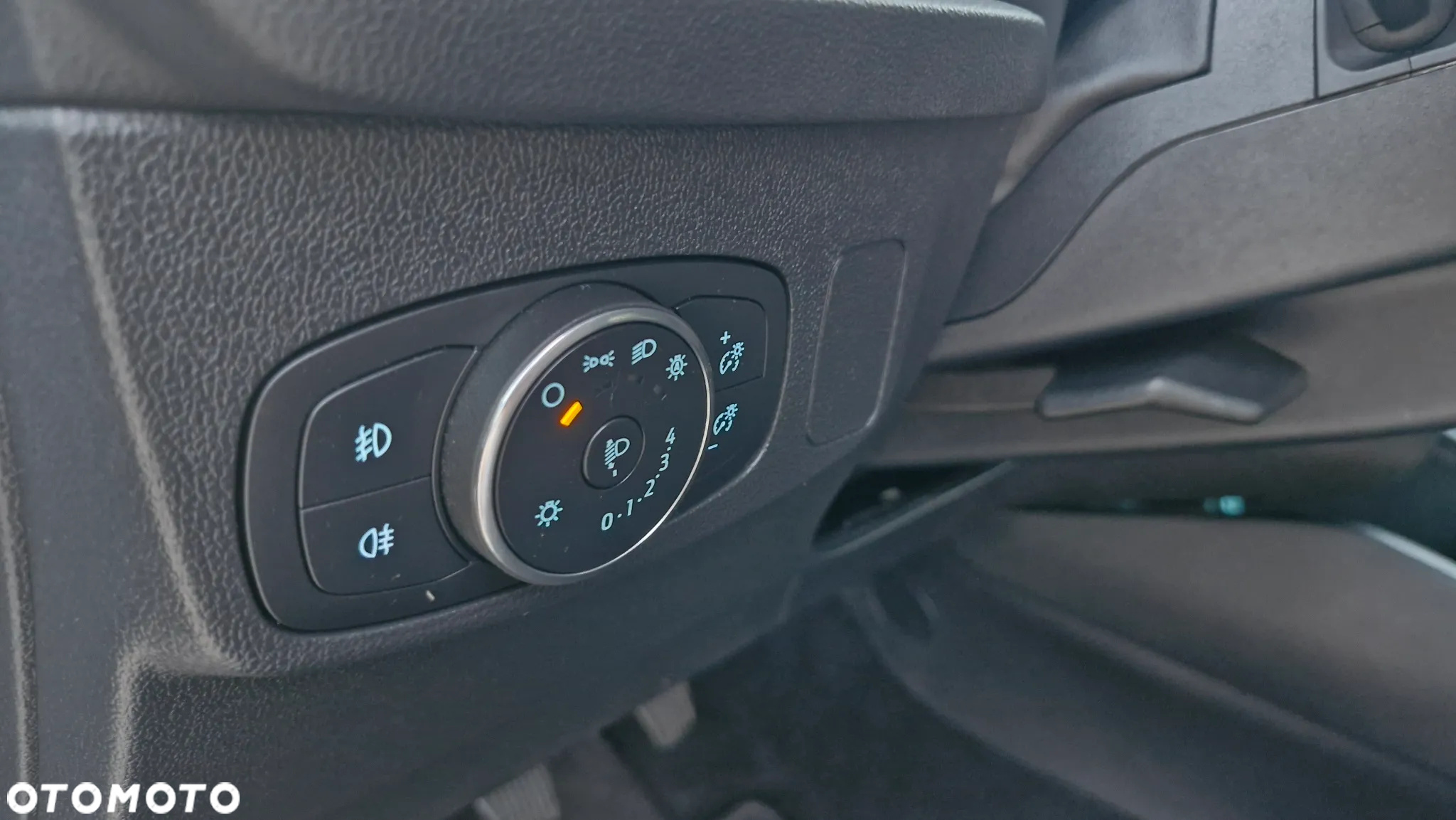 Ford Focus 1.0 EcoBoost Titanium X - 11