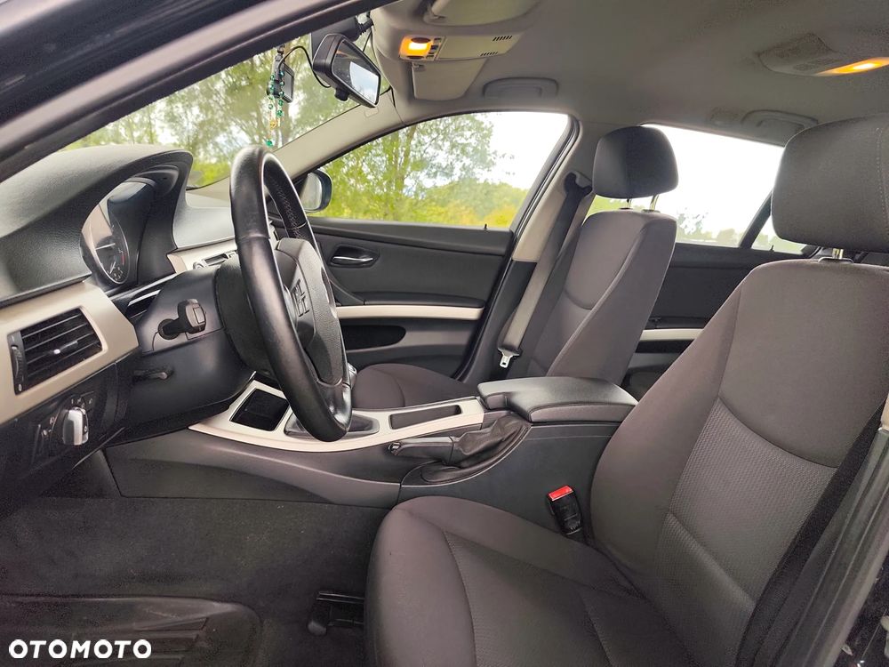 BMW Seria 3 318d - 15