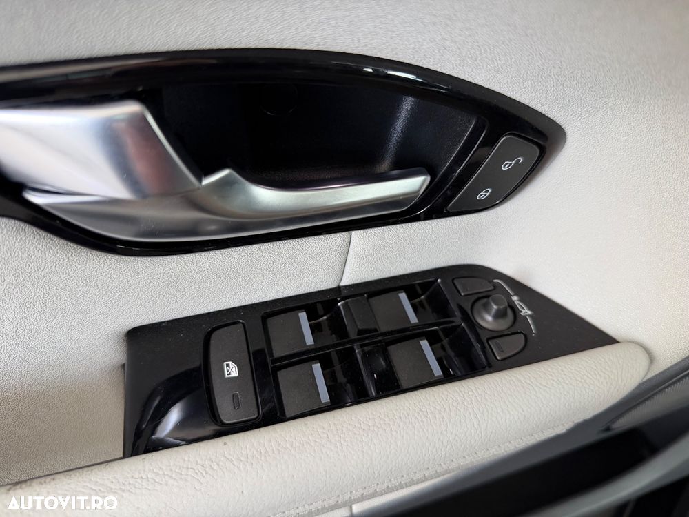 Land Rover Range Rover Evoque - 32