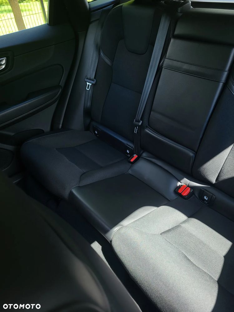 Volvo XC 60 B4 D AWD Momentum - 6