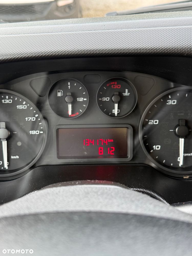 Iveco Daily 35C14 Kontener 8 Palet z windą na bliźniaku Niski Przebieg - 23