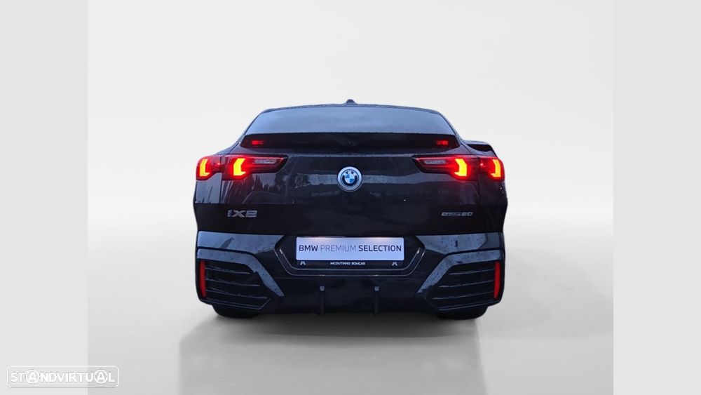 BMW iX2 eDrive20 Edição Desportiva M - 7