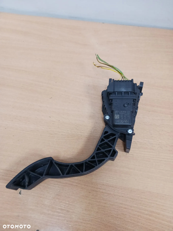 Pedał potencjometr gazu Volvo S40 II V50 C30 C70 4M51-9F836-CH