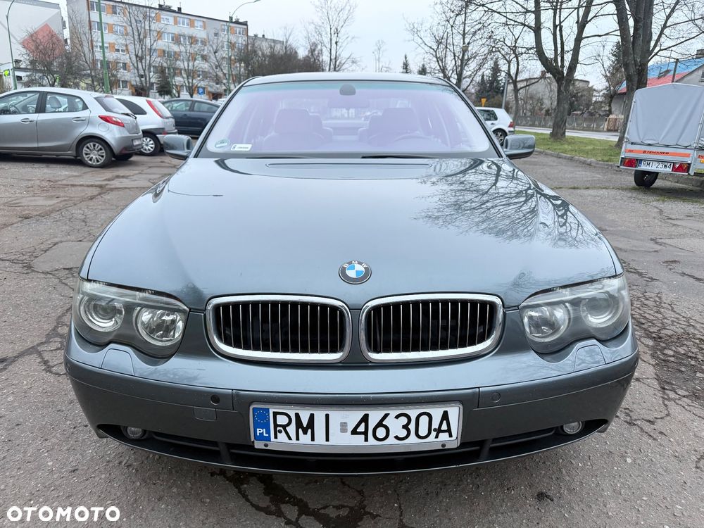 BMW Seria 7 745i - 3