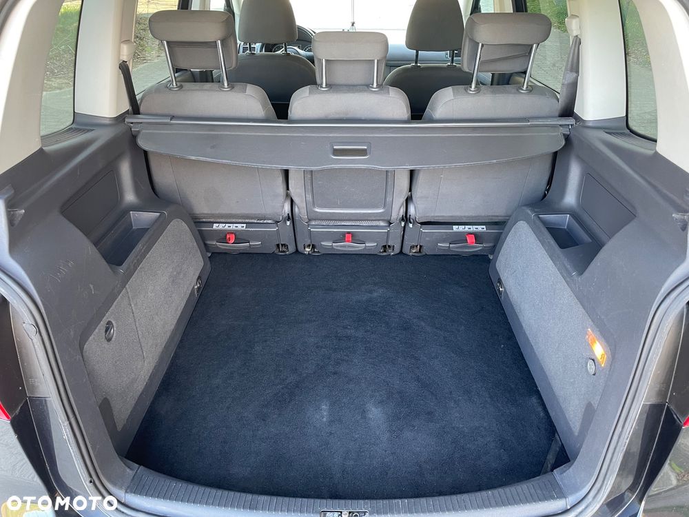 Volkswagen Touran 2.0 TDI DPF Highline DSG - 25