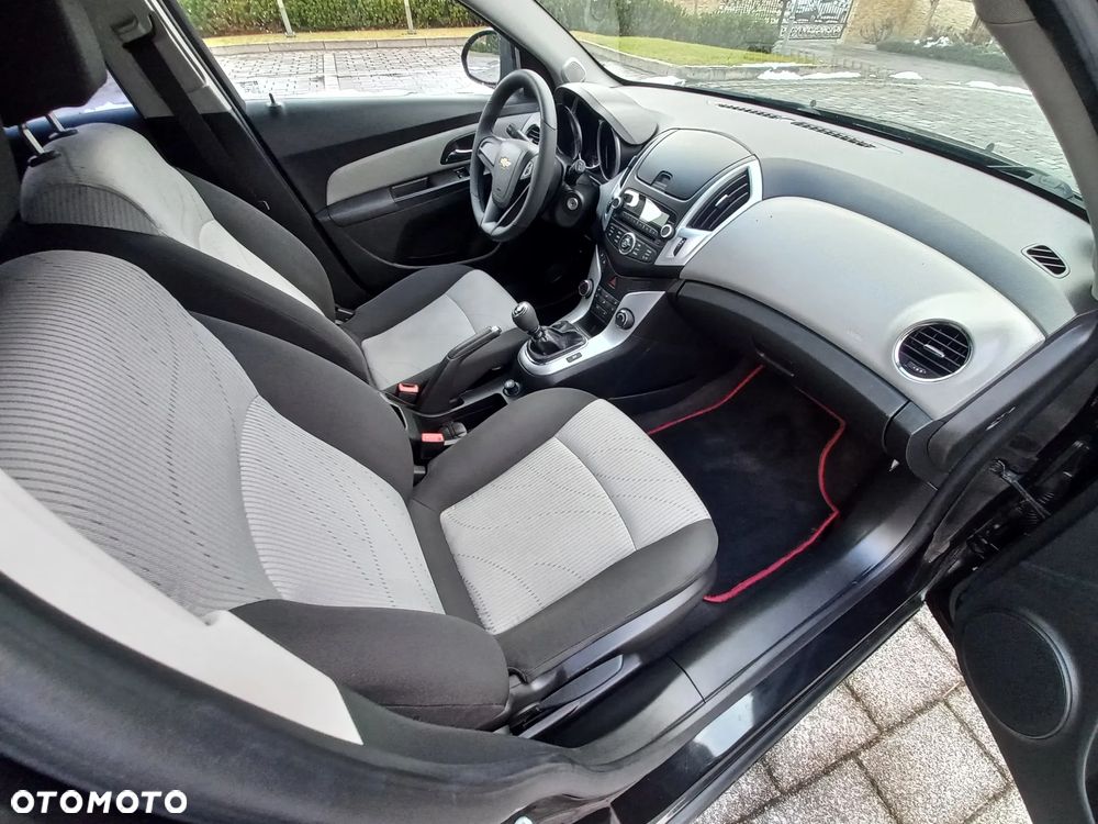 Chevrolet Cruze 1.6 LT - 9